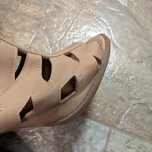 QUPID HEEL STRAP SANDALS Tan Size 8 - Picture 6 of 10